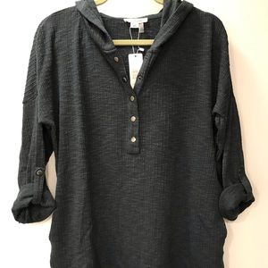 NWT Simply Noelle hooded top with snap sleeves